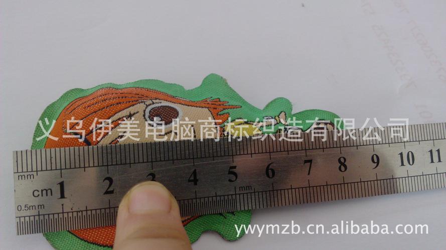 【供应供应电脑商标镭射切割工艺 双层充棉 卡通织标具立体感 义乌织